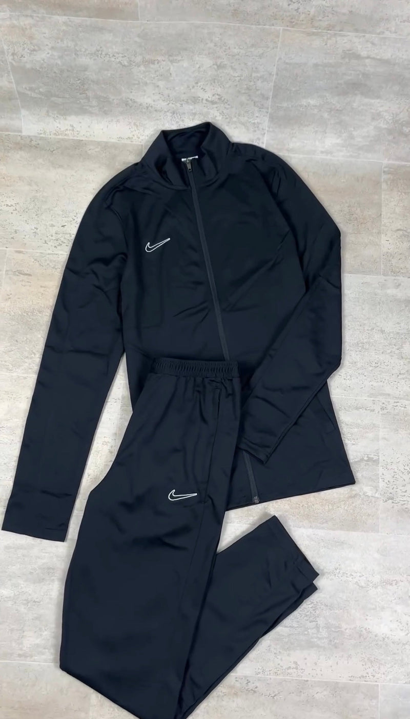 KIT 5 EN 1 CONJUNTOS NIKE - [PROMOCIÓN 40% DESCUENTO]